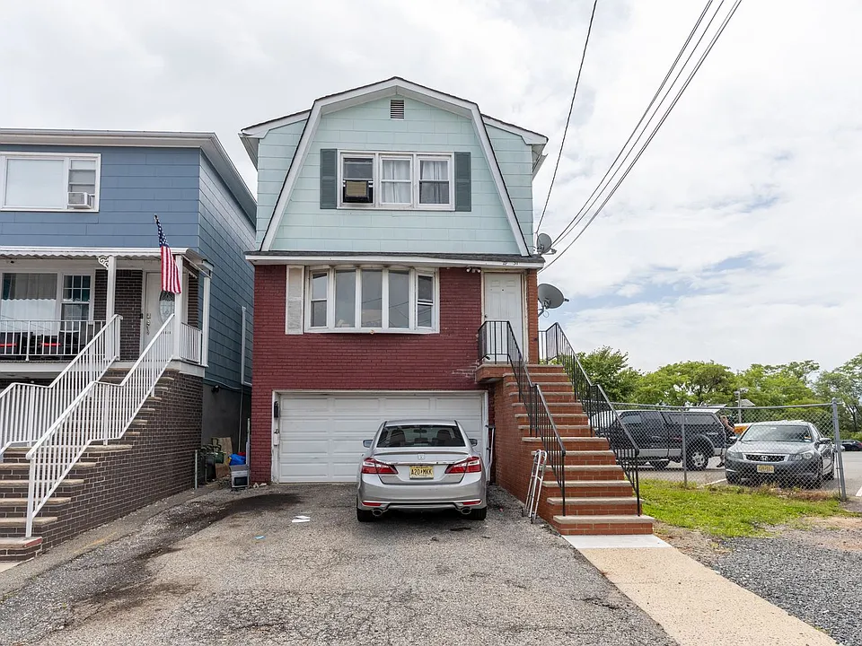 29-31 Glenn Dr
