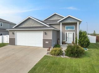 713 35th Ave NE, Minot, ND 58703