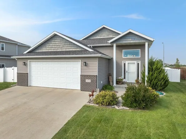 713 35th Ave NE, Minot, ND 58703