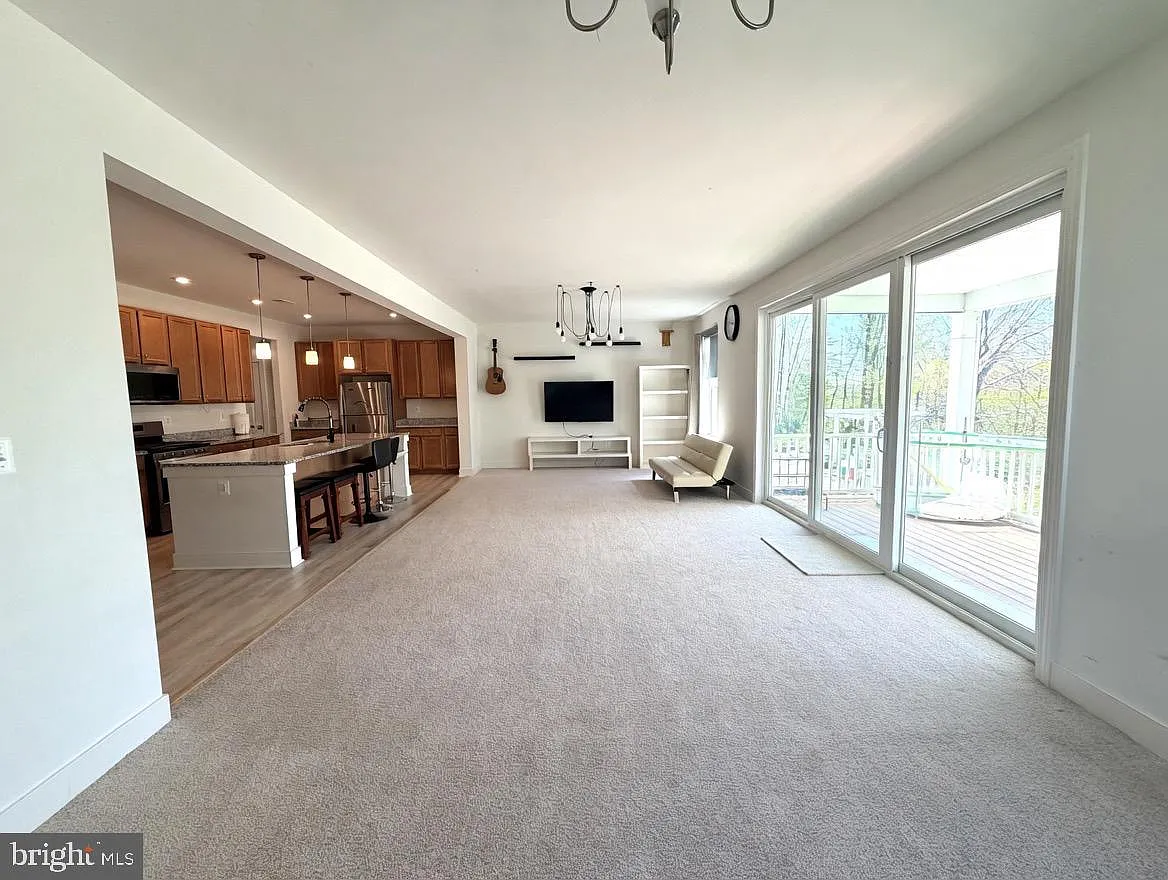 4 bed, 2.5 bath, 2656 sqft, $3,600 — Photo 2
