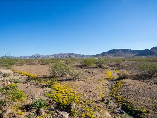 12 S Bacobi Rd, Golden Valley, AZ 86413