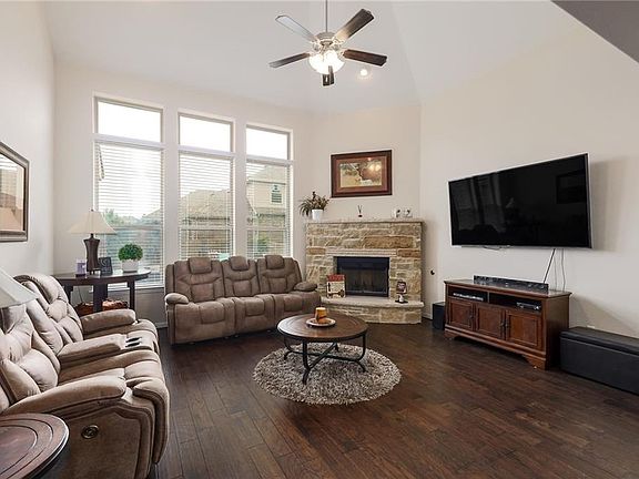 4th image of 2705 Margarita Ct