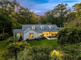 87 Woodridge Cir, New Canaan, CT 06840