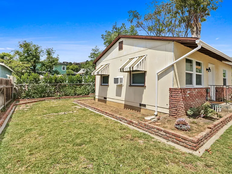 Rose Dr Duplex — Photo 15