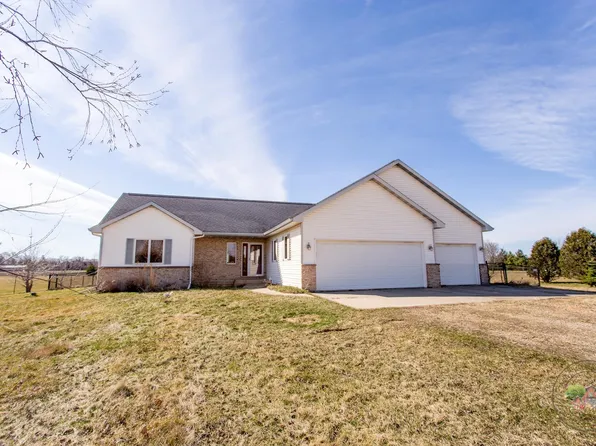 N8977 Hughes Rd, Belleville, WI 53508
