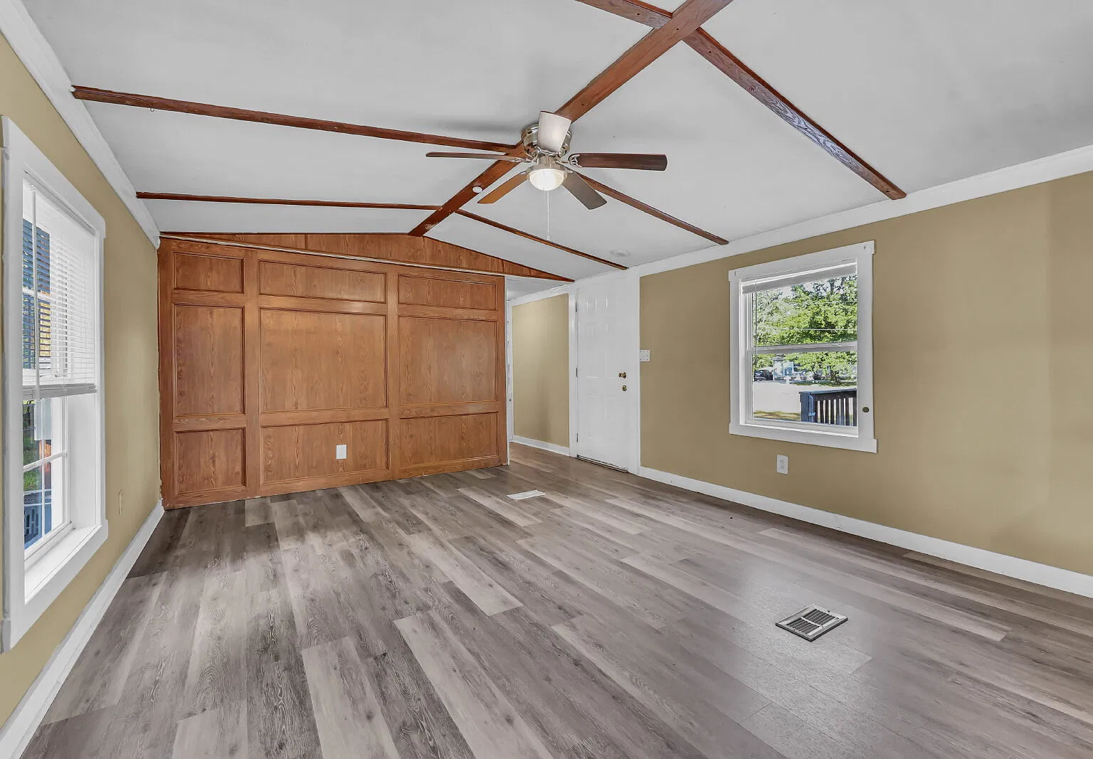 3 bed, 2.0 bath, 966 sqft, $1,200 — Photo 4