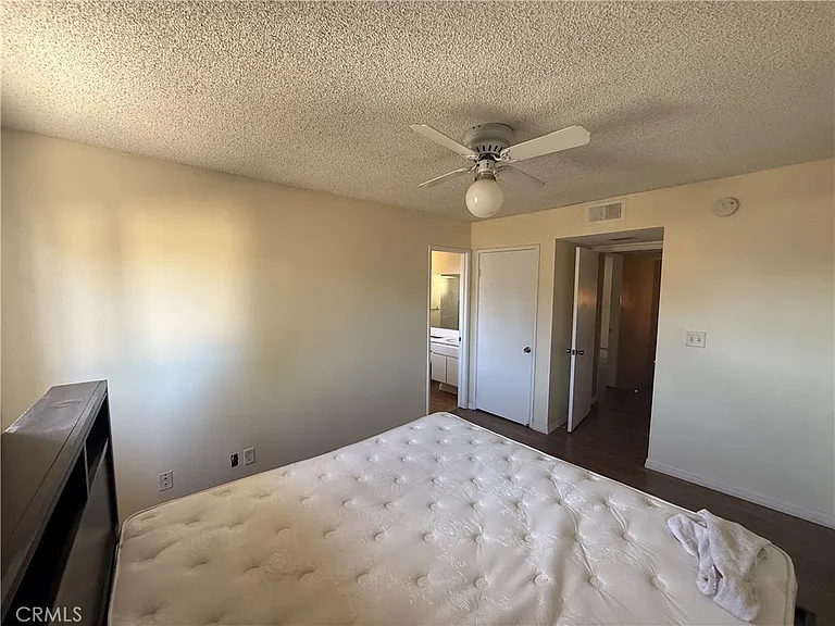 9131 Burnet Ave #10 — Photo 23