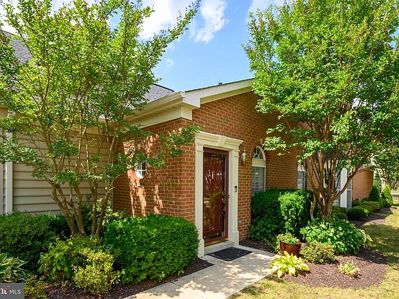 3rd image of 338 Hamlet Cir