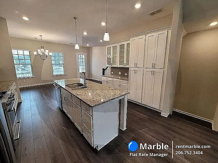 2565 Morehead St — Photo 5