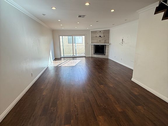 2nd image of 569 E Tujunga Ave APT G