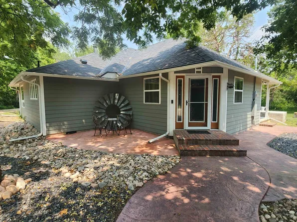 1608A W 27th St, Hays, KS 67601