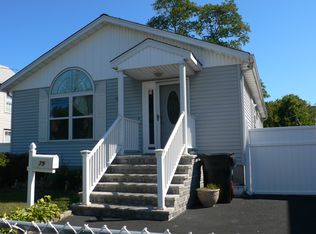 79 Belford Ave, Bay Shore, NY 11706