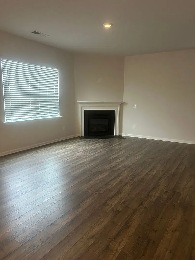 215 Milford Pines Dr — Photo 4