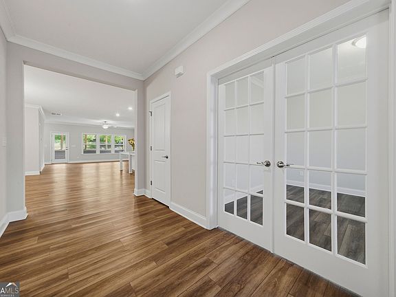 5th image of 175 Hollis St