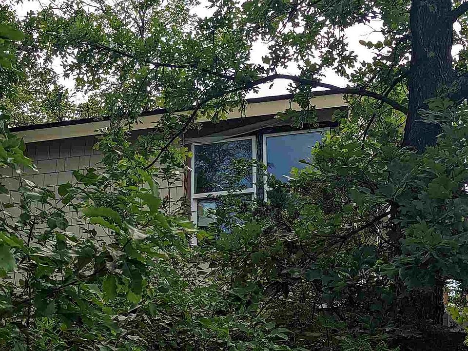 2nd image of 44 W Ponca Ave