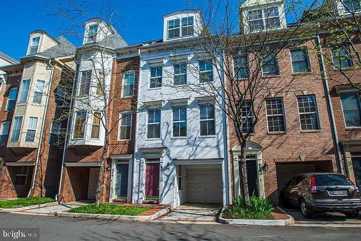 807 Capitol Square Pl SW