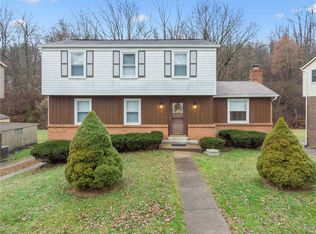 690 Pine Valley Dr, Pittsburgh, PA 15239