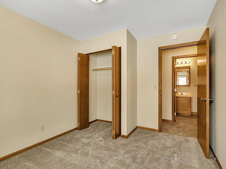 Karolyn Apartments — Photo 14