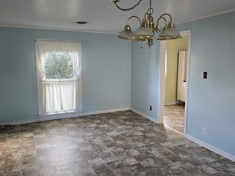 213 Roxbury St — Photo 5