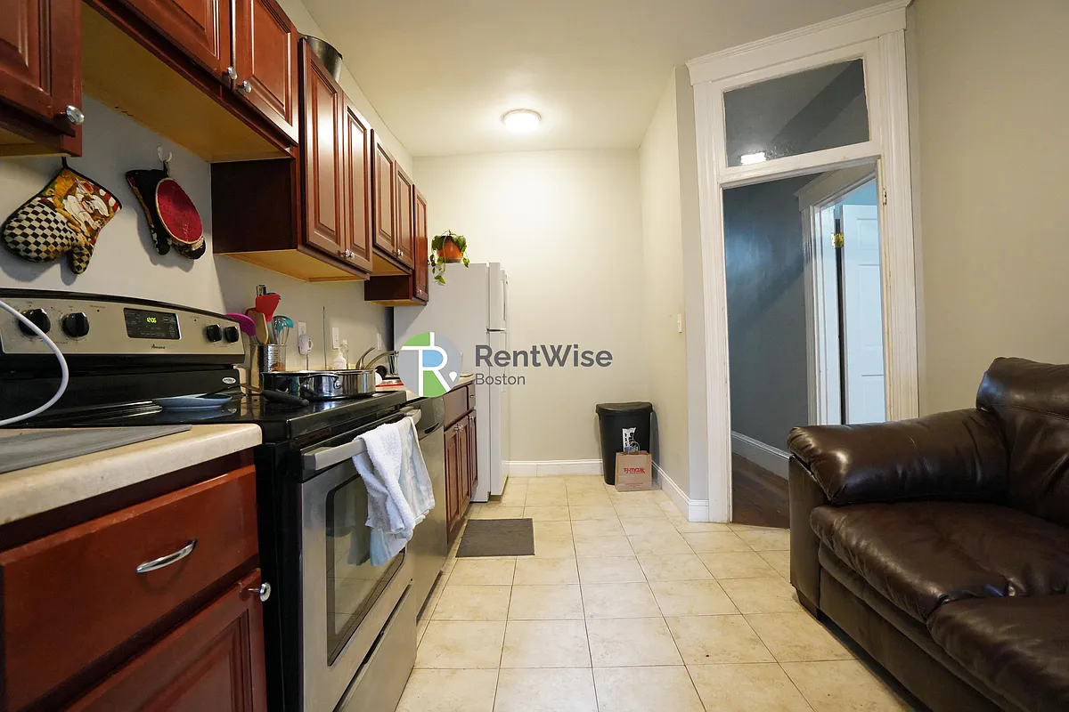 Building Photo - 1379 Commonwealth Ave #4