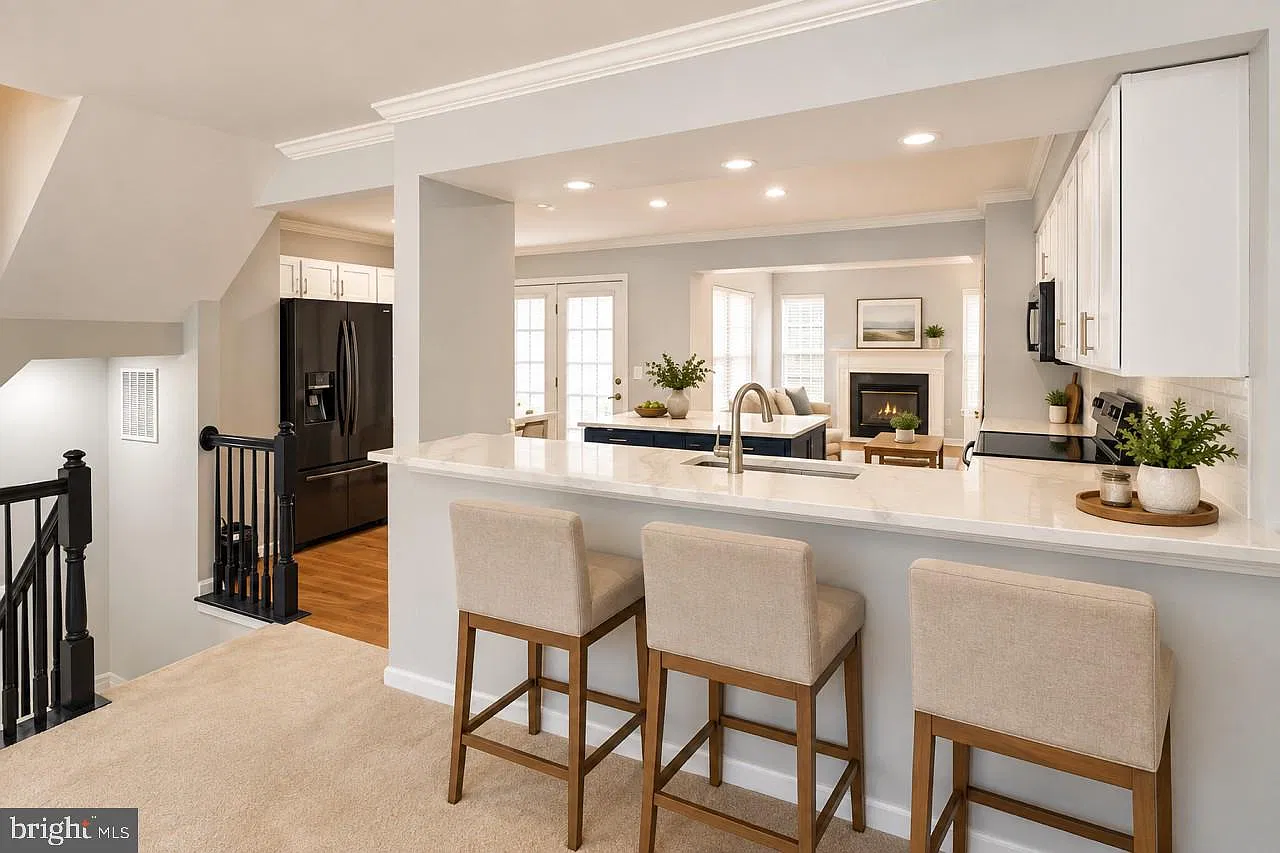4 bed, 4.0 bath, 2068 sqft, $3,100 — Photo 3