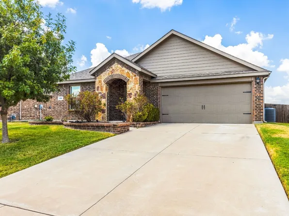 205 Gallop Ct, Waxahachie, TX 75165
