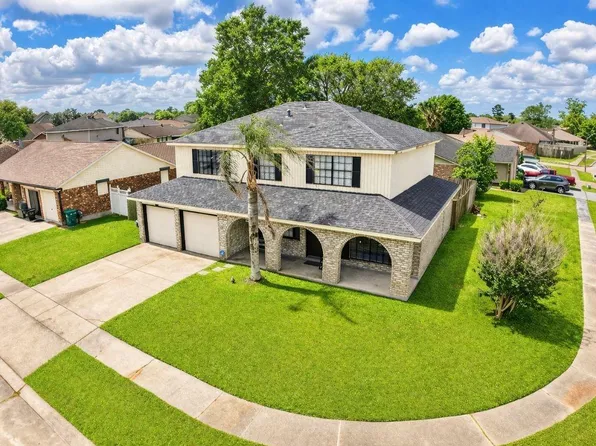 2024 Spanish Oaks Dr, Harvey, LA 70058