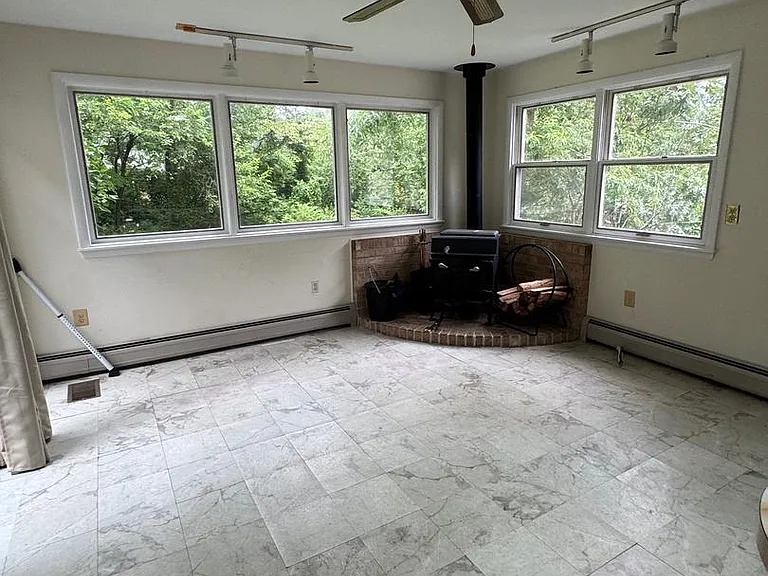 4046 Elizabeth Ln — Photo 8