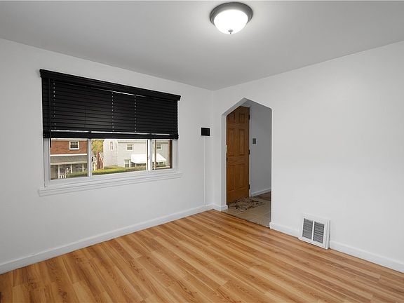 5th image of 3613 Kaufmann Ave