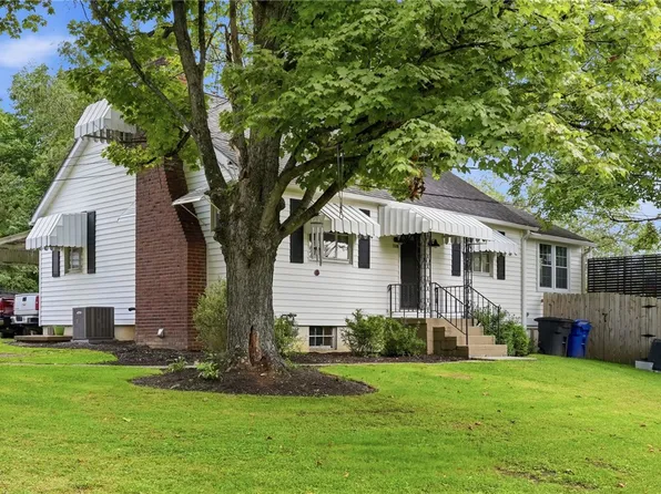 1116 Hoffman Dr, Oakdale, PA 15071