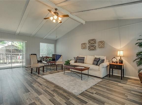 5th image of 2317 Montclair Dr