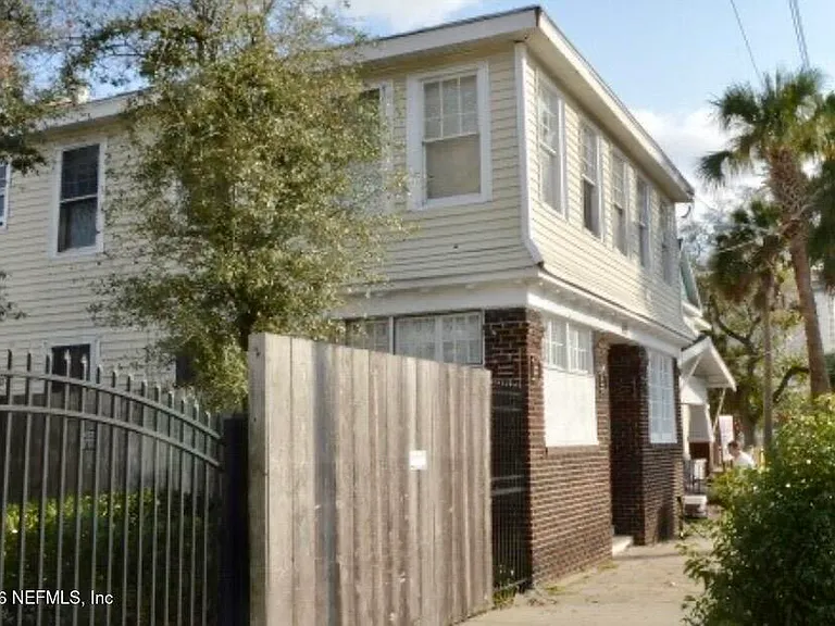 417 N Liberty St #7 — Photo 2