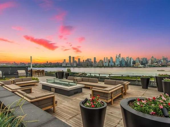 9 Avenue At Port Imperial image 12 of 13