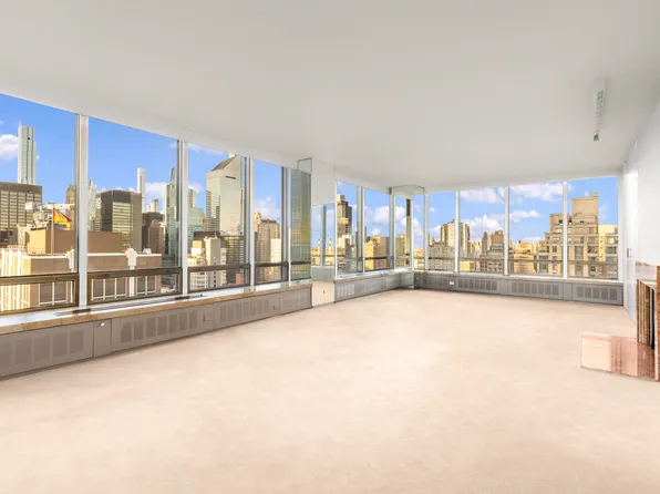 860 United Nations Plaza 35D image 2 of 19