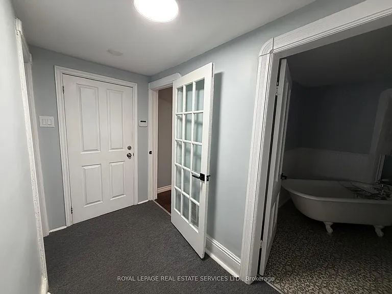 100 Essa Rd #UPPER LEVEL — Photo 13