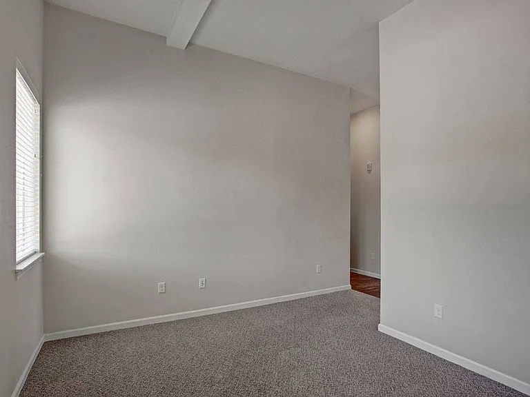 600 Riverside — Photo 16