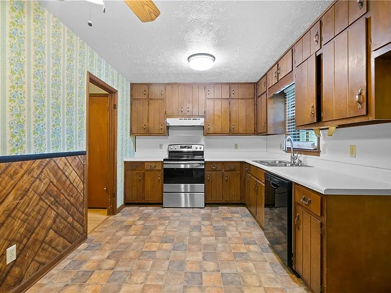 1131 Lafayette Dr SW — Photo 5