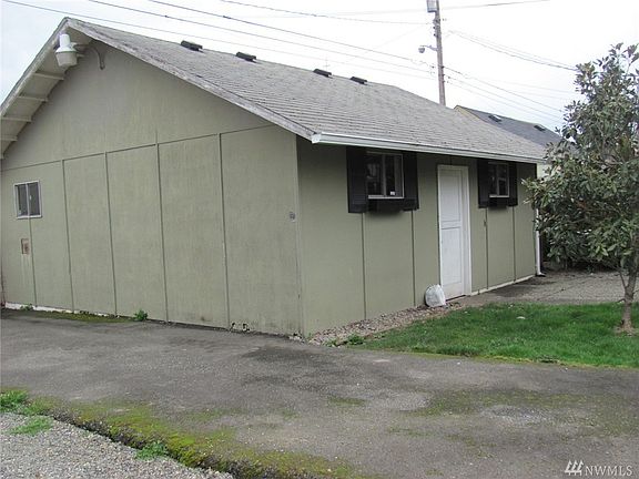 4th image of 5932 Yakima Ave