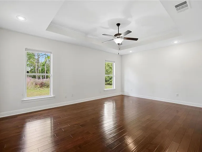 8929 Greenleaves Dr — Photo 10