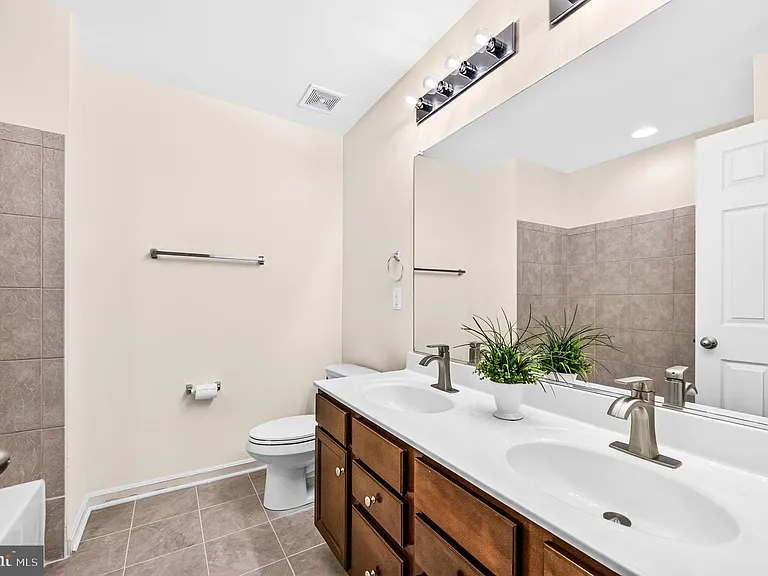 24821 Mason Dale Ter — Photo 32