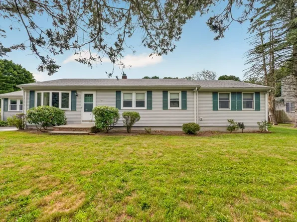 330 Cross Rd, Dartmouth, MA 02747