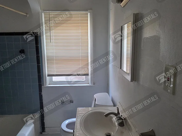 18627 Curtis St — Photo 22