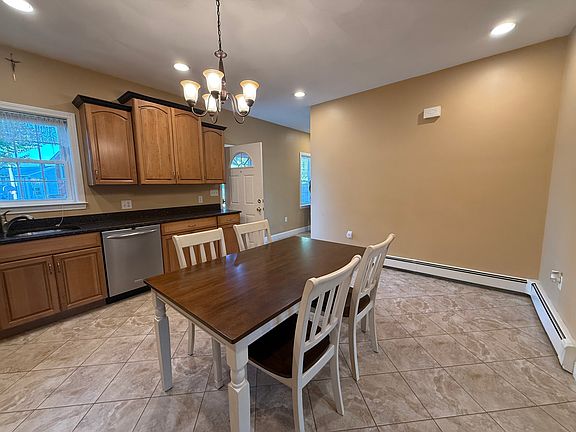4th image of 72 Tapley Ave #1
