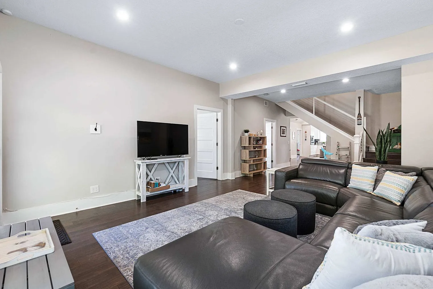 5 bed, 3.0 bath, 2734 sqft, $15,591 — Photo 3