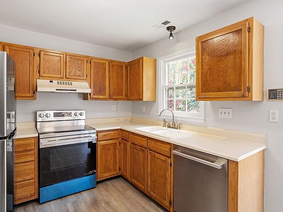 3rd image of 302 Wax Myrtle Ct