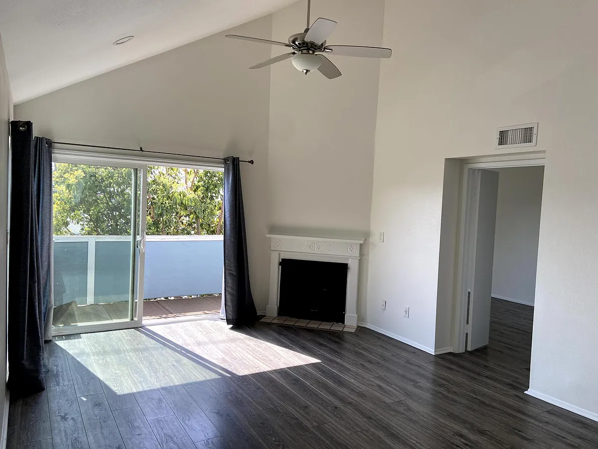 Building Photo - 628 Daisy Ave #302
