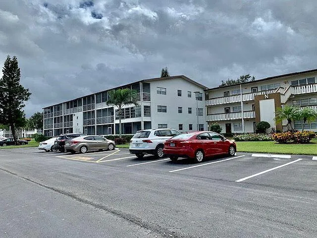 Building Photo - 588 Mansfield N