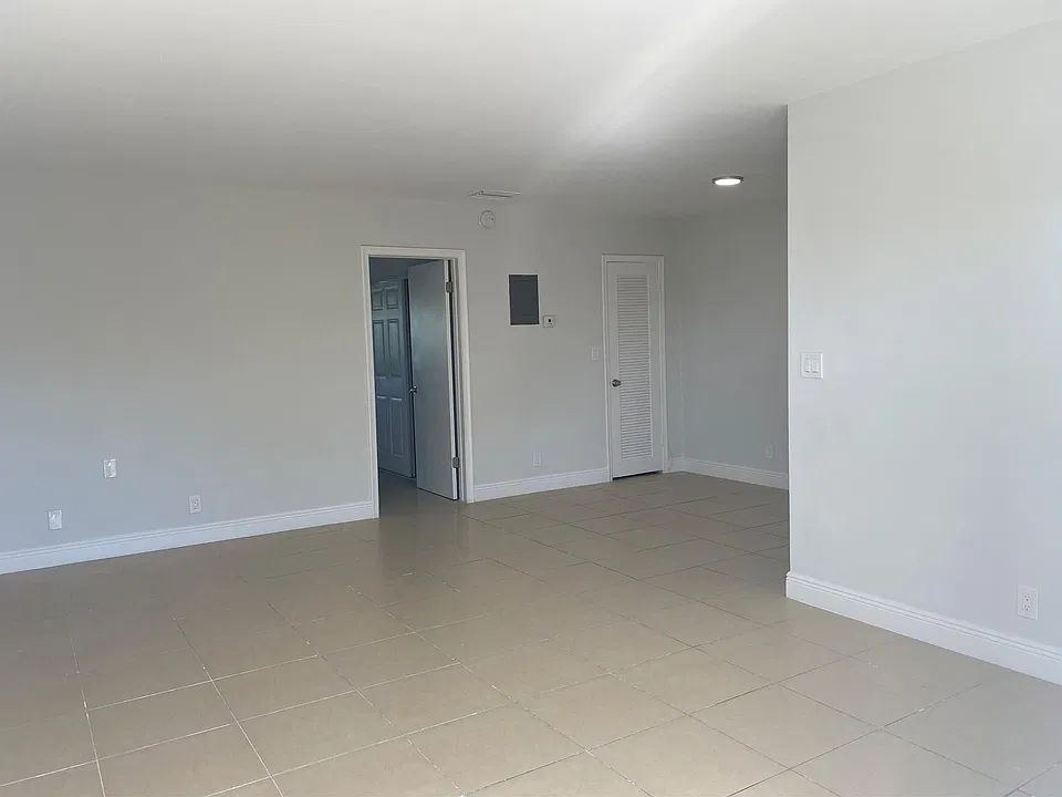 853 SE 4th Ct #17