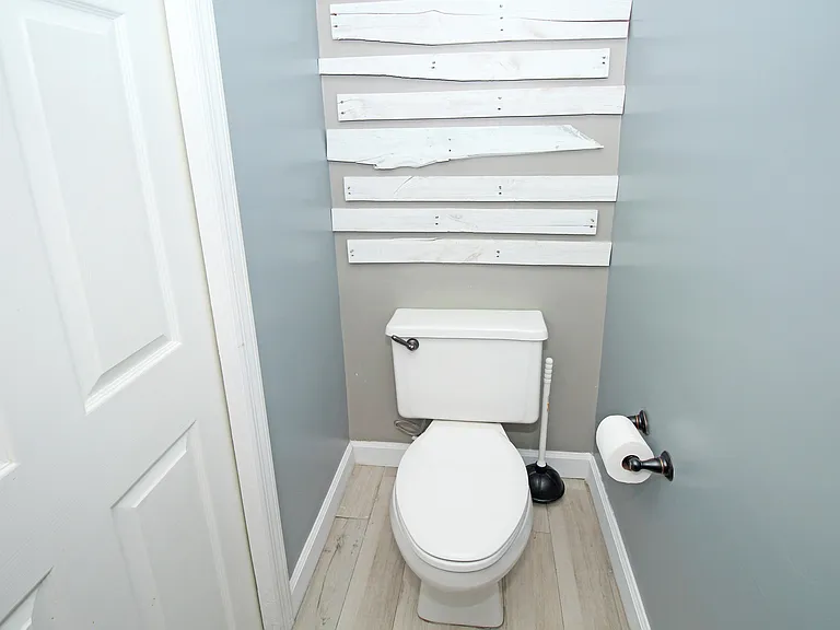 896 Rose Ct — Photo 35