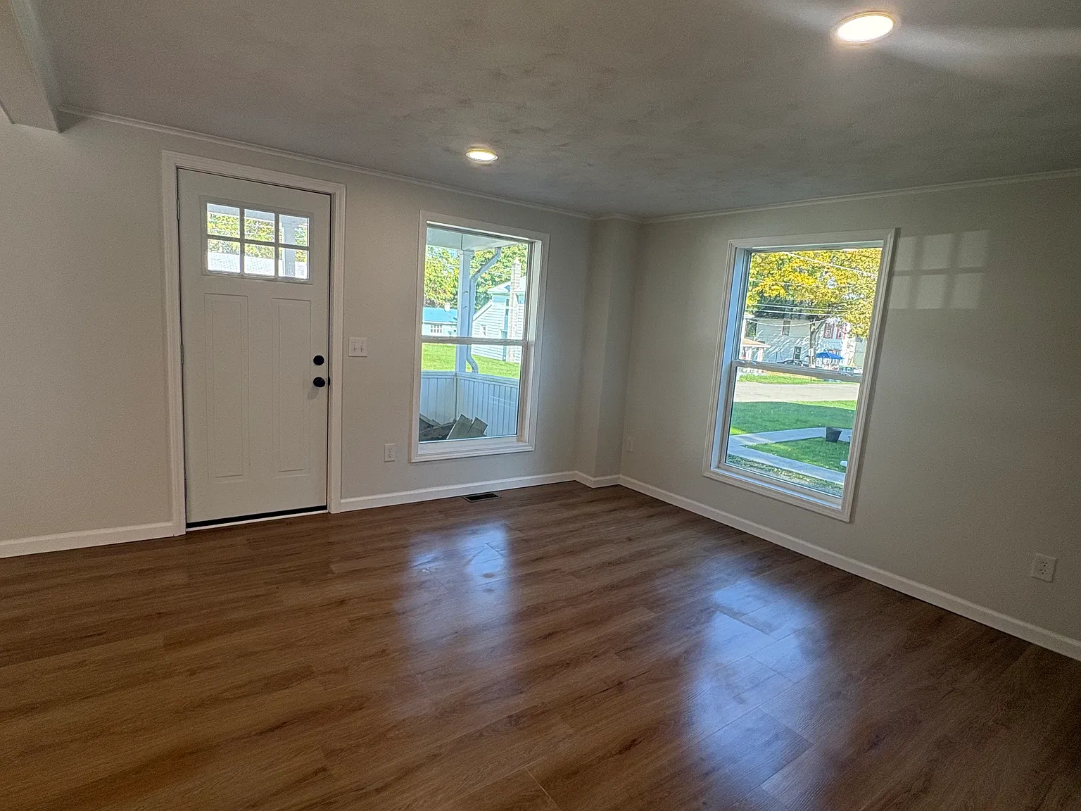 25 Glen Ave — Photo 3